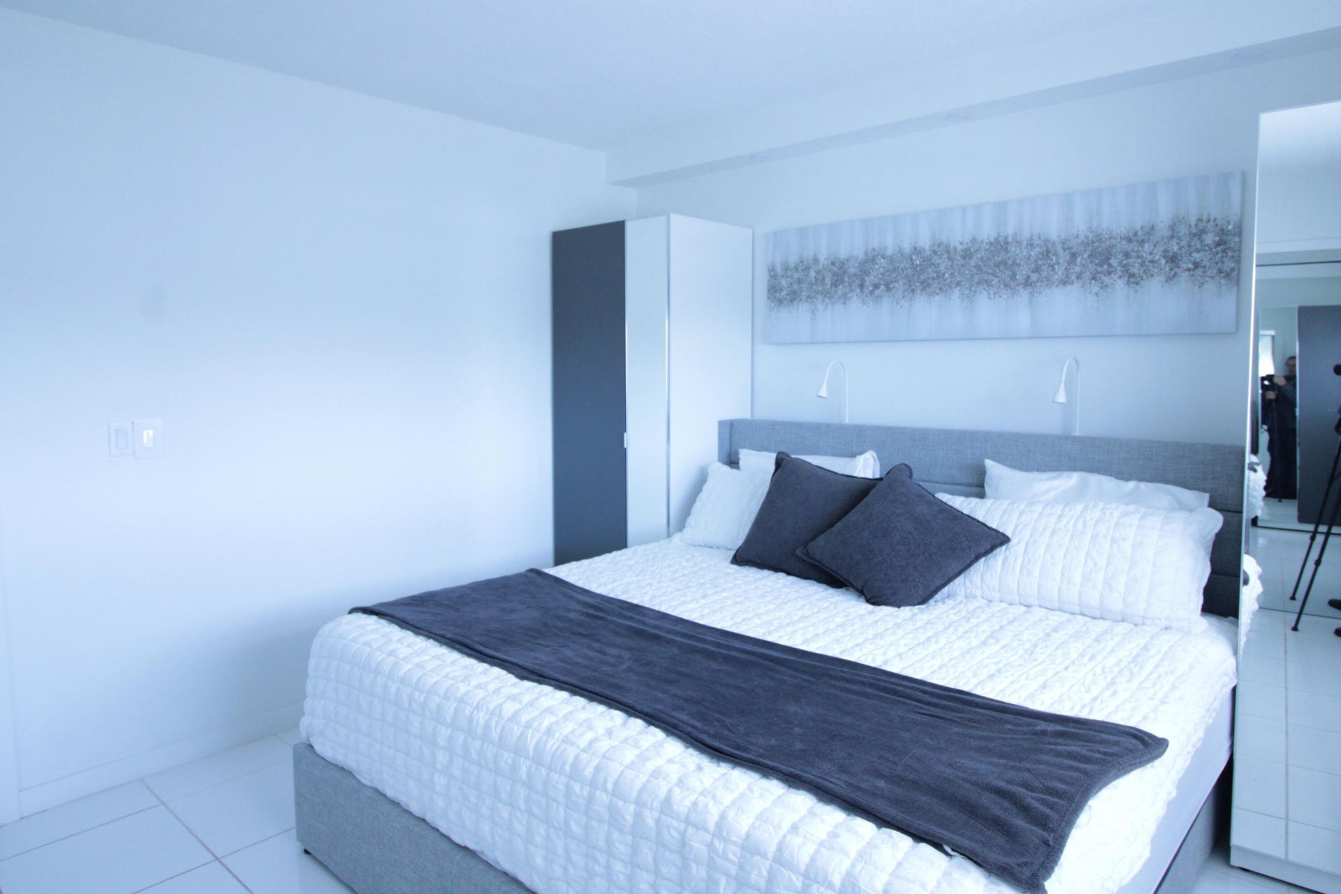 470 Paradise Isle Boulevard, Unit 302, Hallandale Beach, FL 33009 Photo