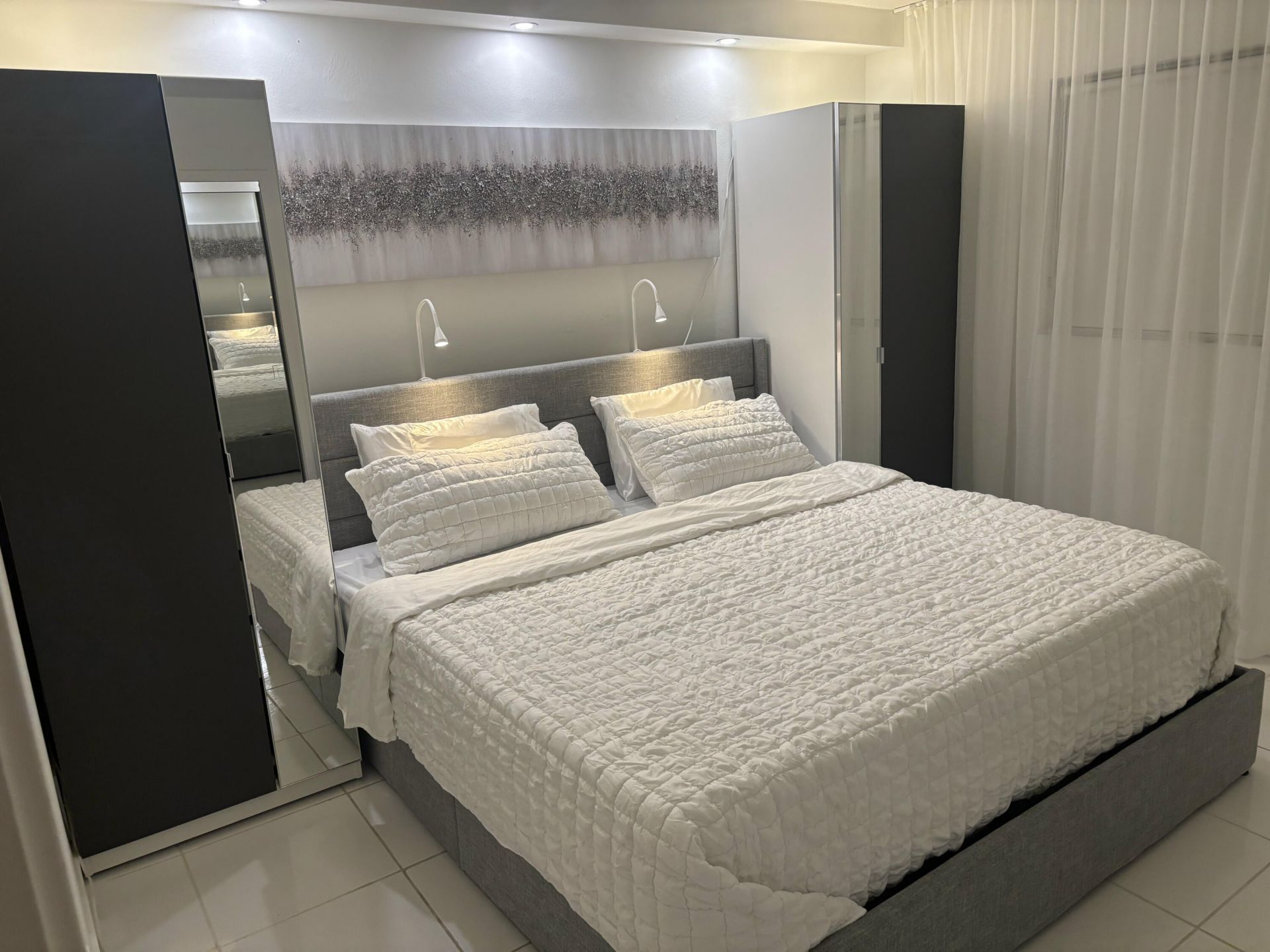 470 Paradise Isle Boulevard, Unit 302, Hallandale Beach, FL 33009 Photo