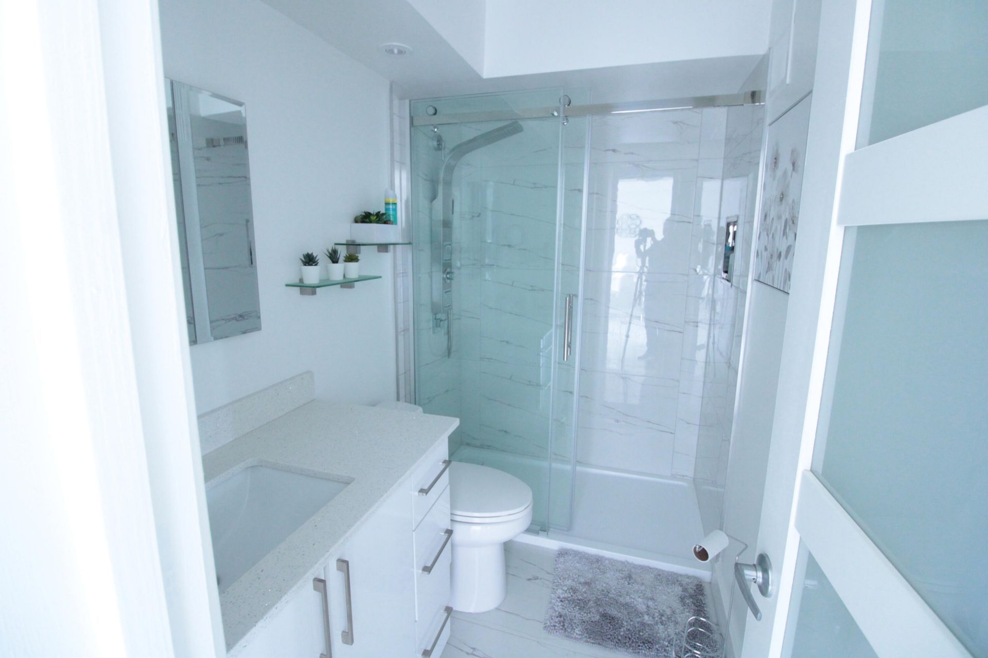 470 Paradise Isle Boulevard, Unit 302, Hallandale Beach, FL 33009 Photo