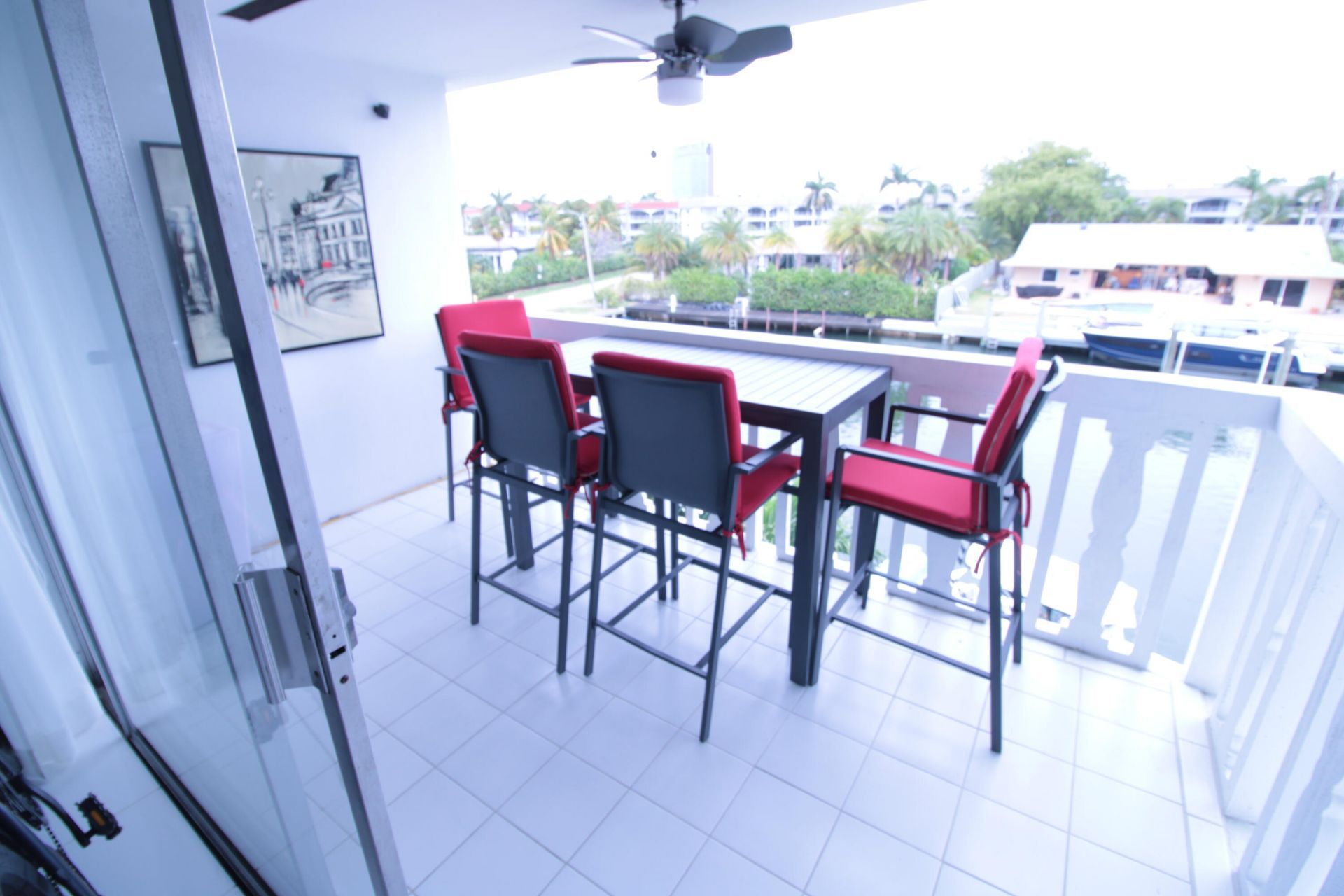 470 Paradise Isle Boulevard, Unit 302, Hallandale Beach, FL 33009 Photo
