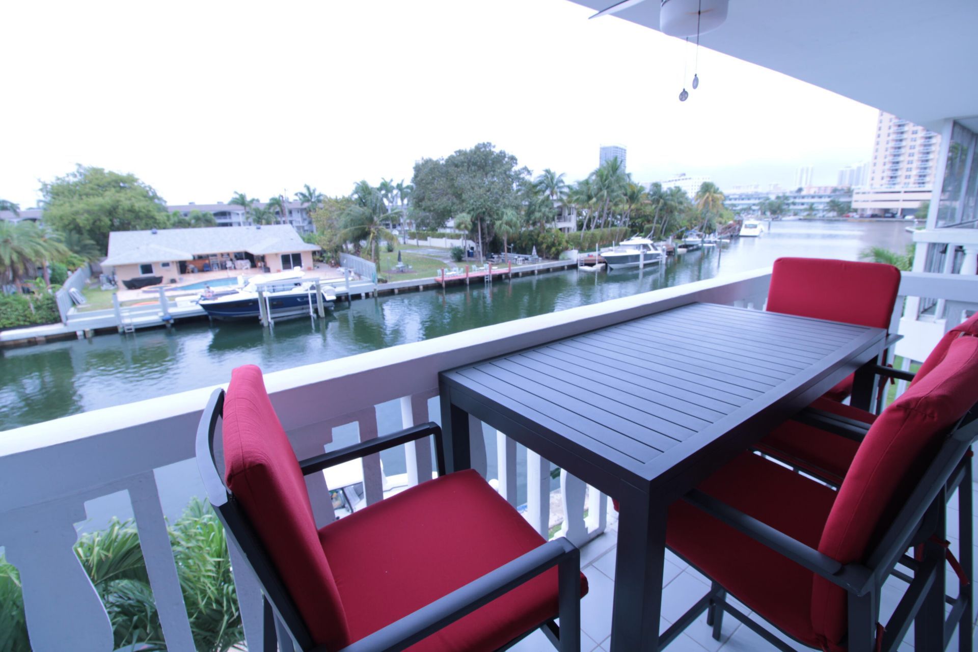 470 Paradise Isle Boulevard, Unit 302, Hallandale Beach, FL 33009 Photo