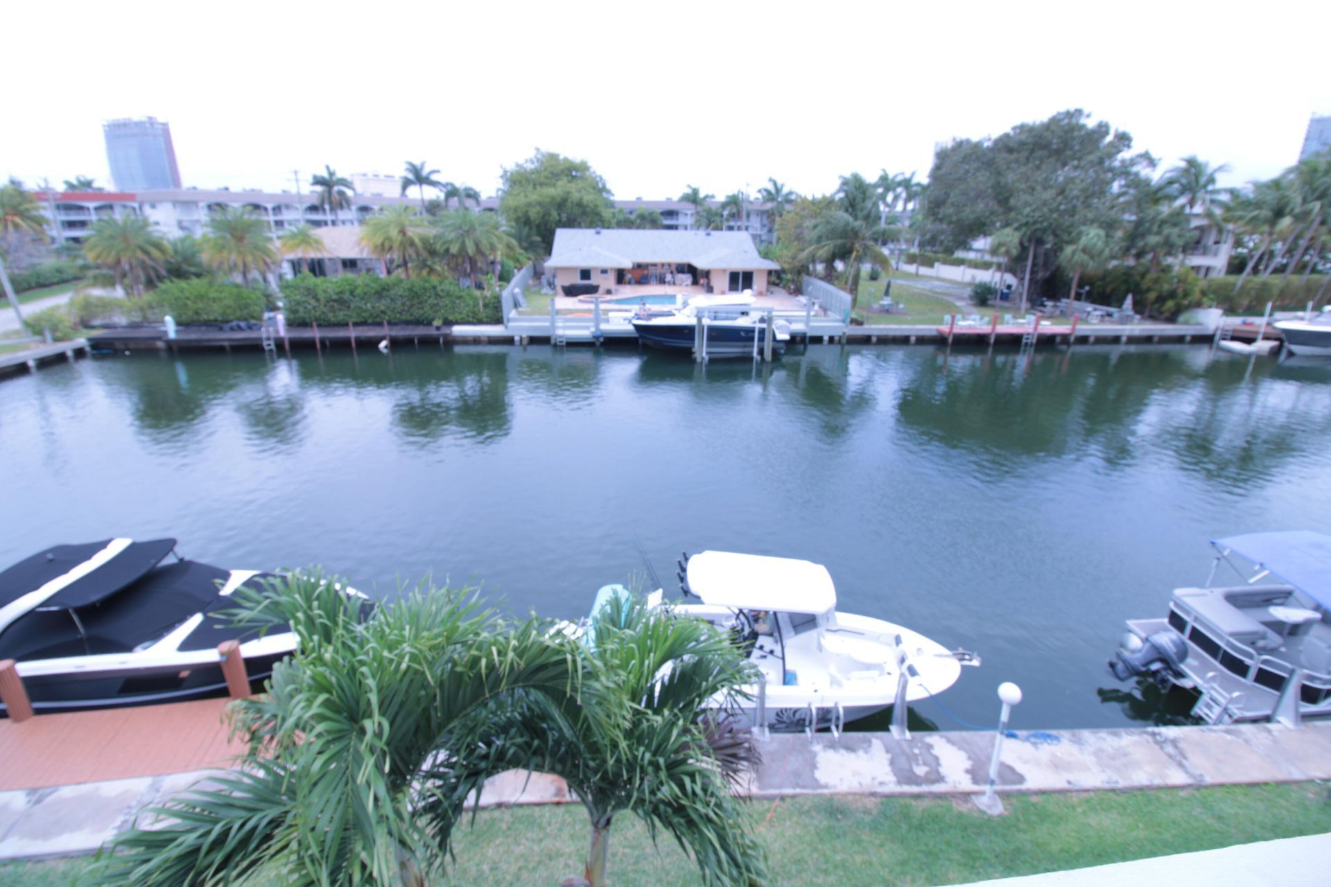 470 Paradise Isle Boulevard, Unit 302, Hallandale Beach, FL 33009 Photo