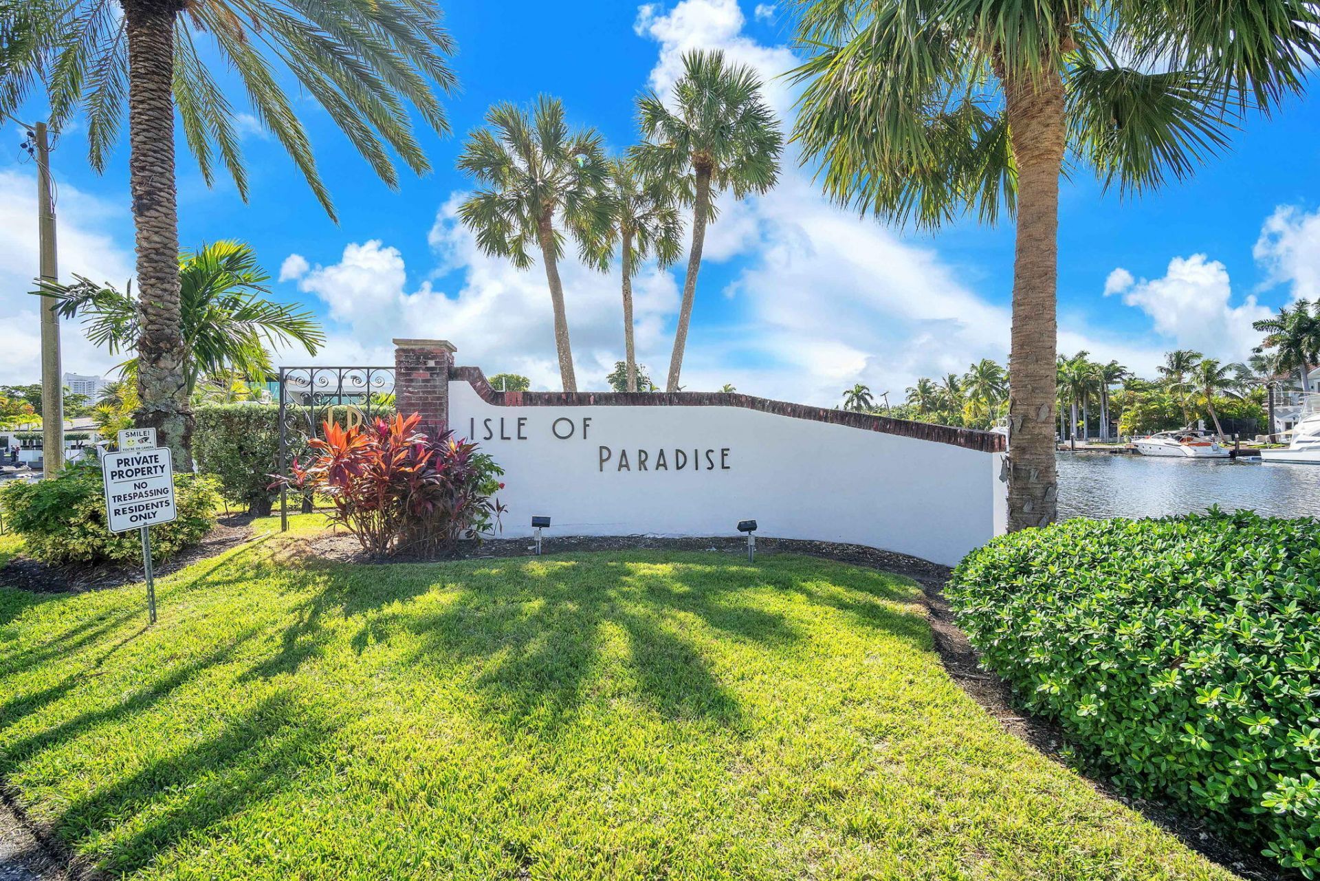 470 Paradise Isle Boulevard, Unit 302, Hallandale Beach, FL 33009 Photo