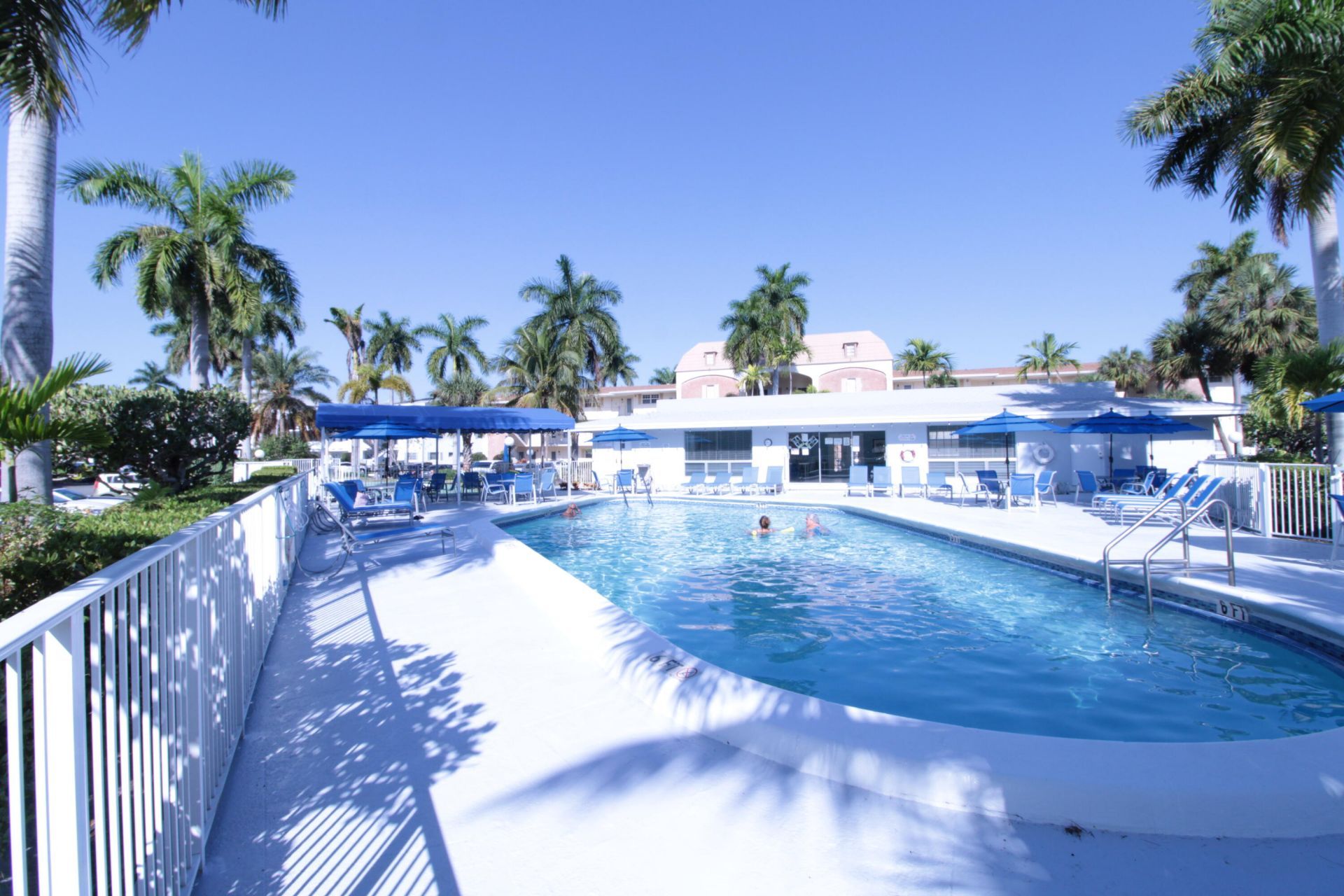 470 Paradise Isle Boulevard, Unit 302, Hallandale Beach, FL 33009 Photo