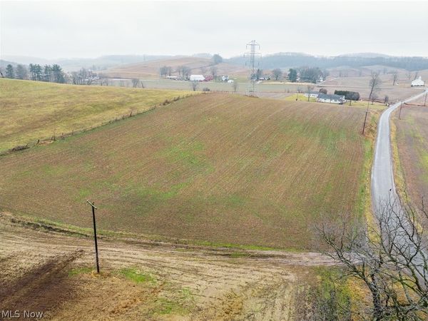 3967 Crooked Run Road NW, New Philadelphia, OH 44663