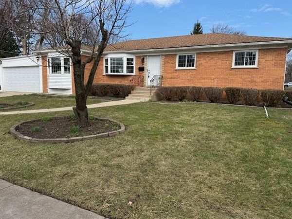 22 Audrey Lane, Mount Prospect, IL 60056