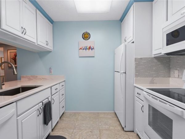 1 Plantation Drive, Unit 203, Vero Beach, FL 32966