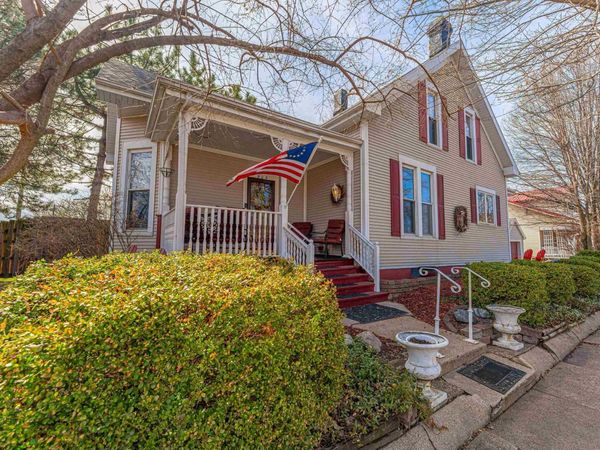 909 TREMONT Street, Lincoln, IL 62656