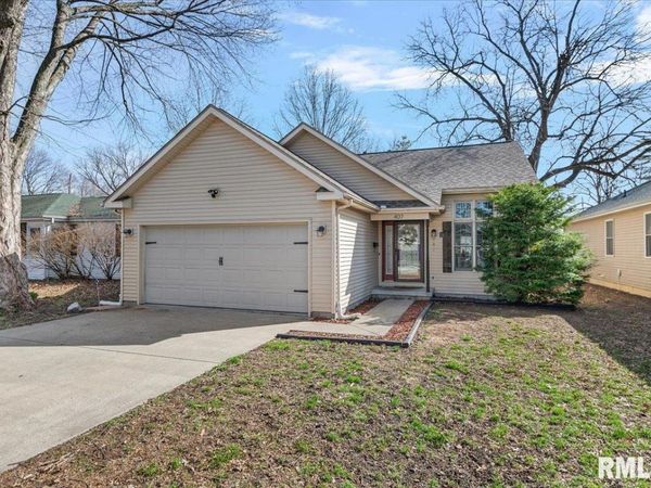 407 S 7TH Street, Auburn, IL 62615