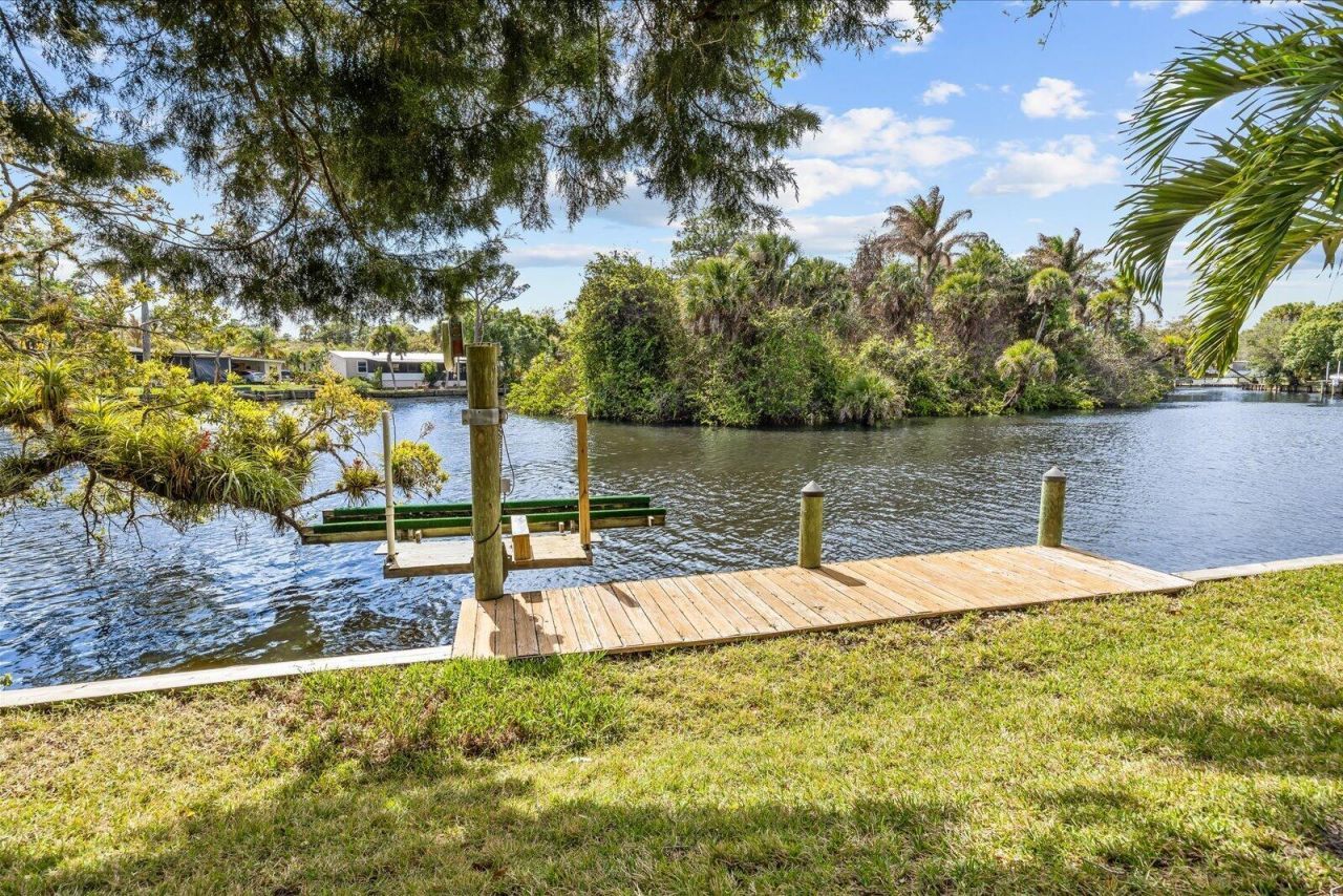 7918 SE Paradise Court, Stuart, FL 34997 Photo