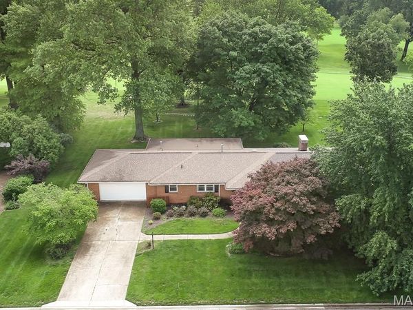 120 S Fairway Drive, Belleville, IL 62223