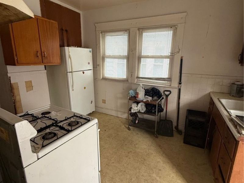 677 Eddy Road, Cleveland, OH 44108 Photo 10