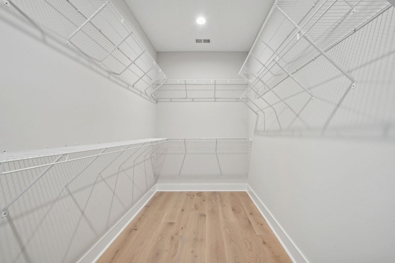 2039 Riverbend Drive Photo 9