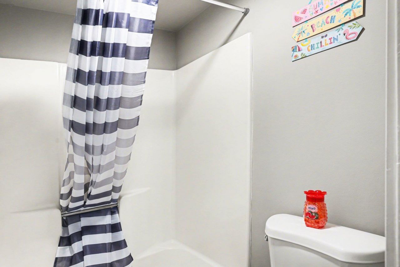 6850 Blue Heron Blvd.  Photo 12