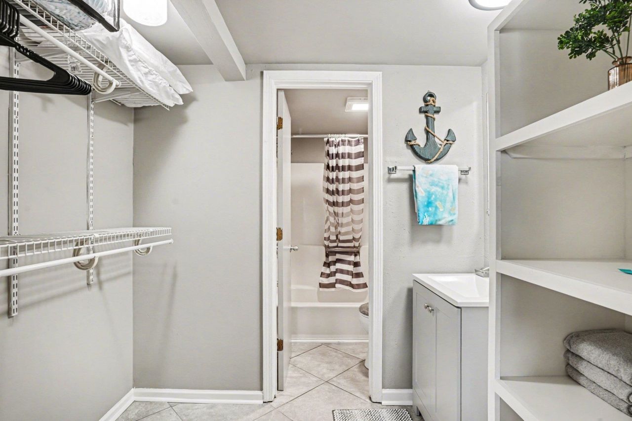 6850 Blue Heron Blvd.  Photo 13