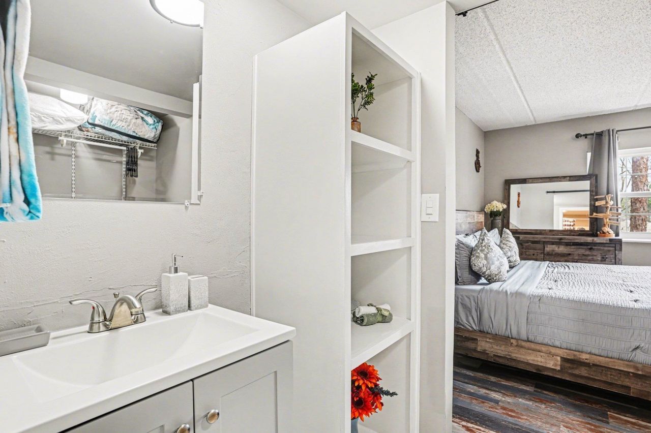 6850 Blue Heron Blvd.  Photo 14