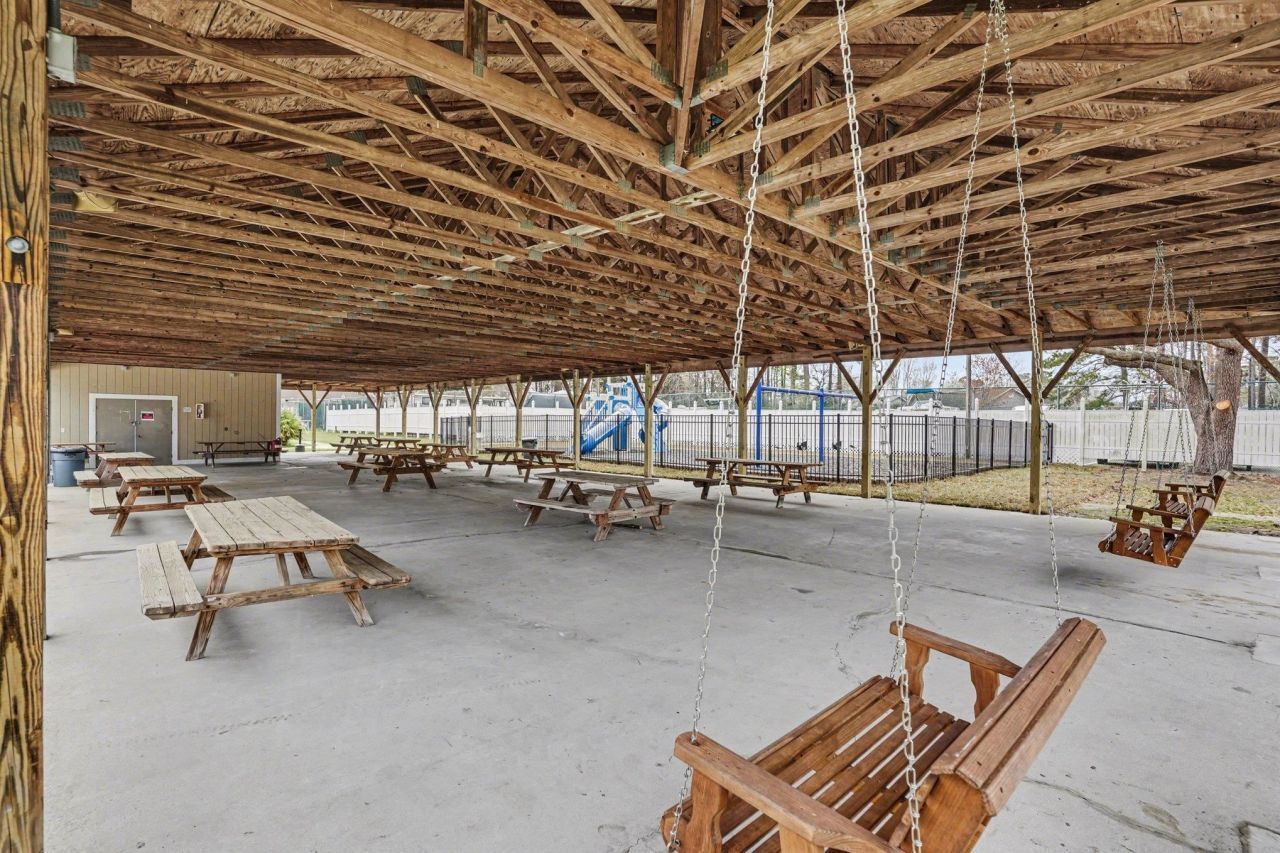 6850 Blue Heron Blvd.  Photo 16