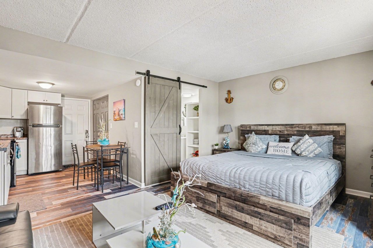 6850 Blue Heron Blvd.  Photo 9