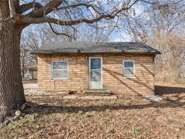 725 N Hamilton Street, Olathe, KS 66061