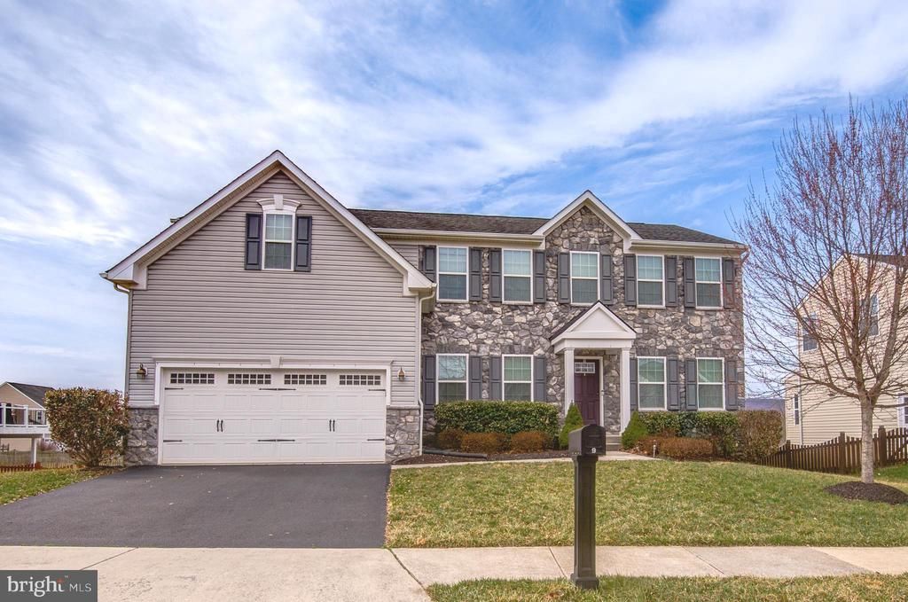 9 Fox Meadow Drive, Lovettsville, VA 20180 Main Photo