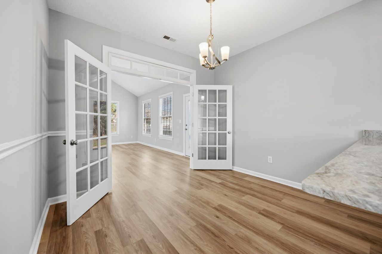 1537 Southwood Dr. Photo 11