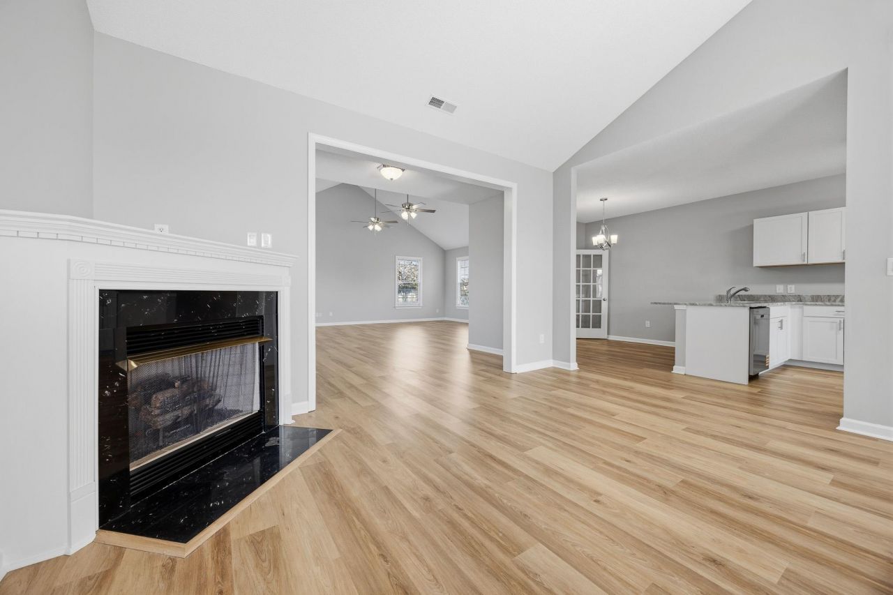 1537 Southwood Dr. Photo 7