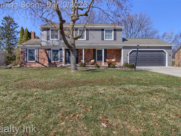 25472 Livingston Circle, Farmington Hills, MI 48335