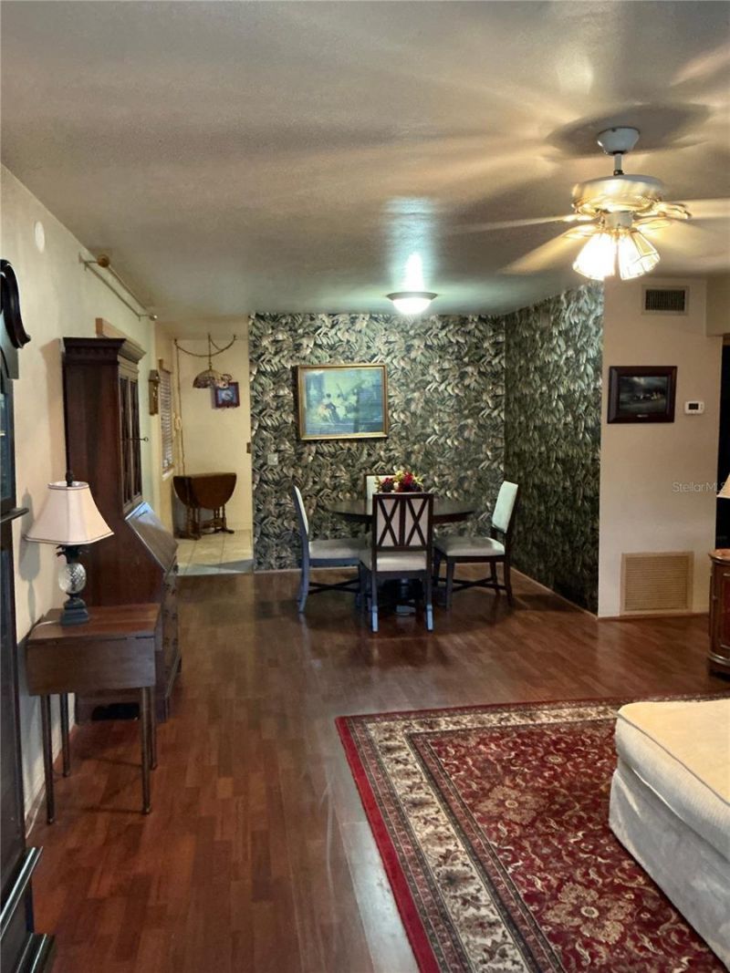 4300 58th Street N, Unit 1801, Kenneth City, FL 33709 Photo