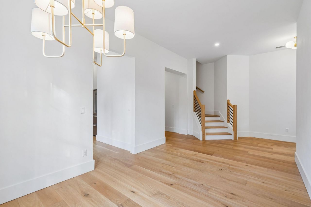 1160 Blakeway Street Photo 17