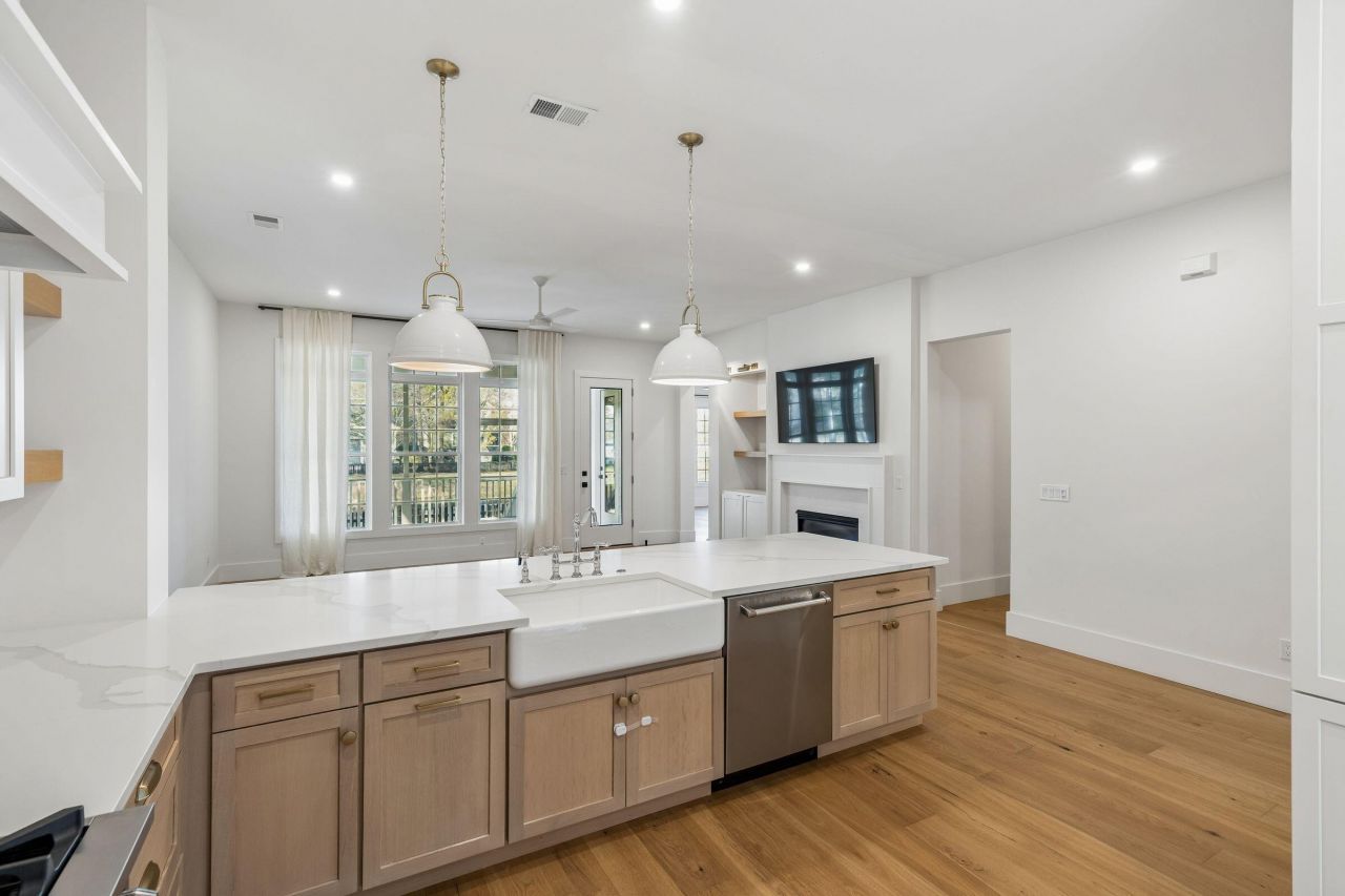 1160 Blakeway Street Photo 32