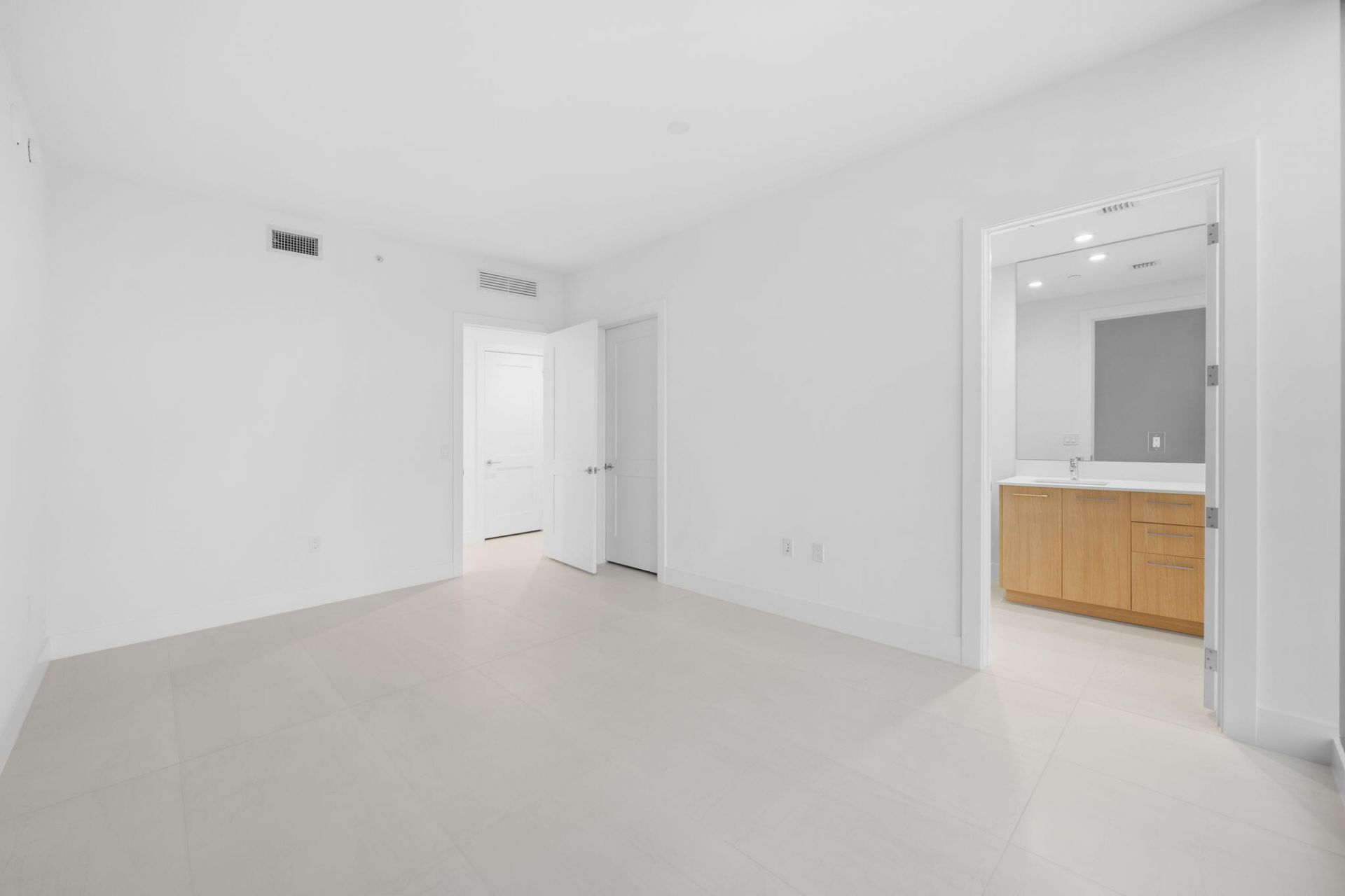 151 N Seabreeze Boulevard, Unit E1504, Fort Lauderdale, FL 33304 Photo