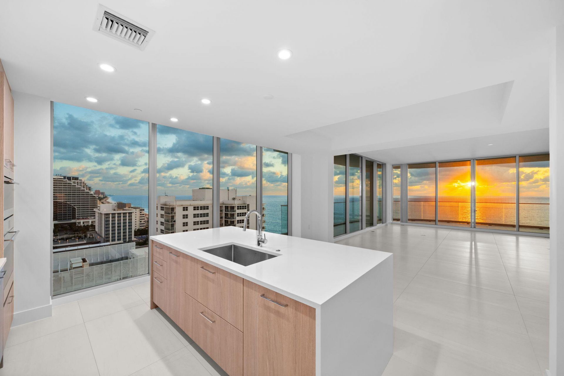 151 N Seabreeze Boulevard, Unit E1504, Fort Lauderdale, FL 33304 Photo