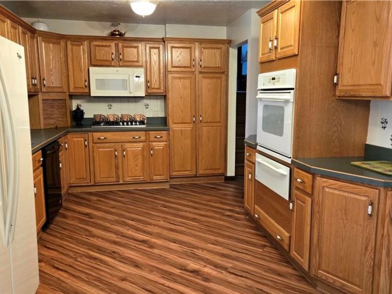 2319 Green Acres Drive, Parma, OH 44134 Photo 11