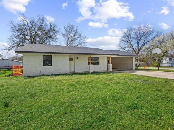 1704 Harris Street, Gainesville, TX 76240