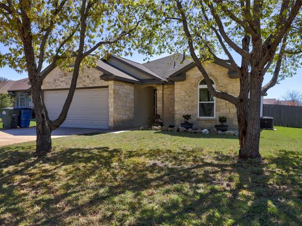 606 Los Robles RD , Leander, TX 78641