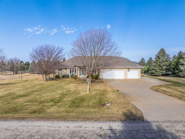 2631 Hawk Hill Lane SW, Rochester, MN 55902
