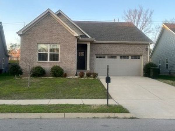 1084 Westgate Dr , Gallatin, TN 37066