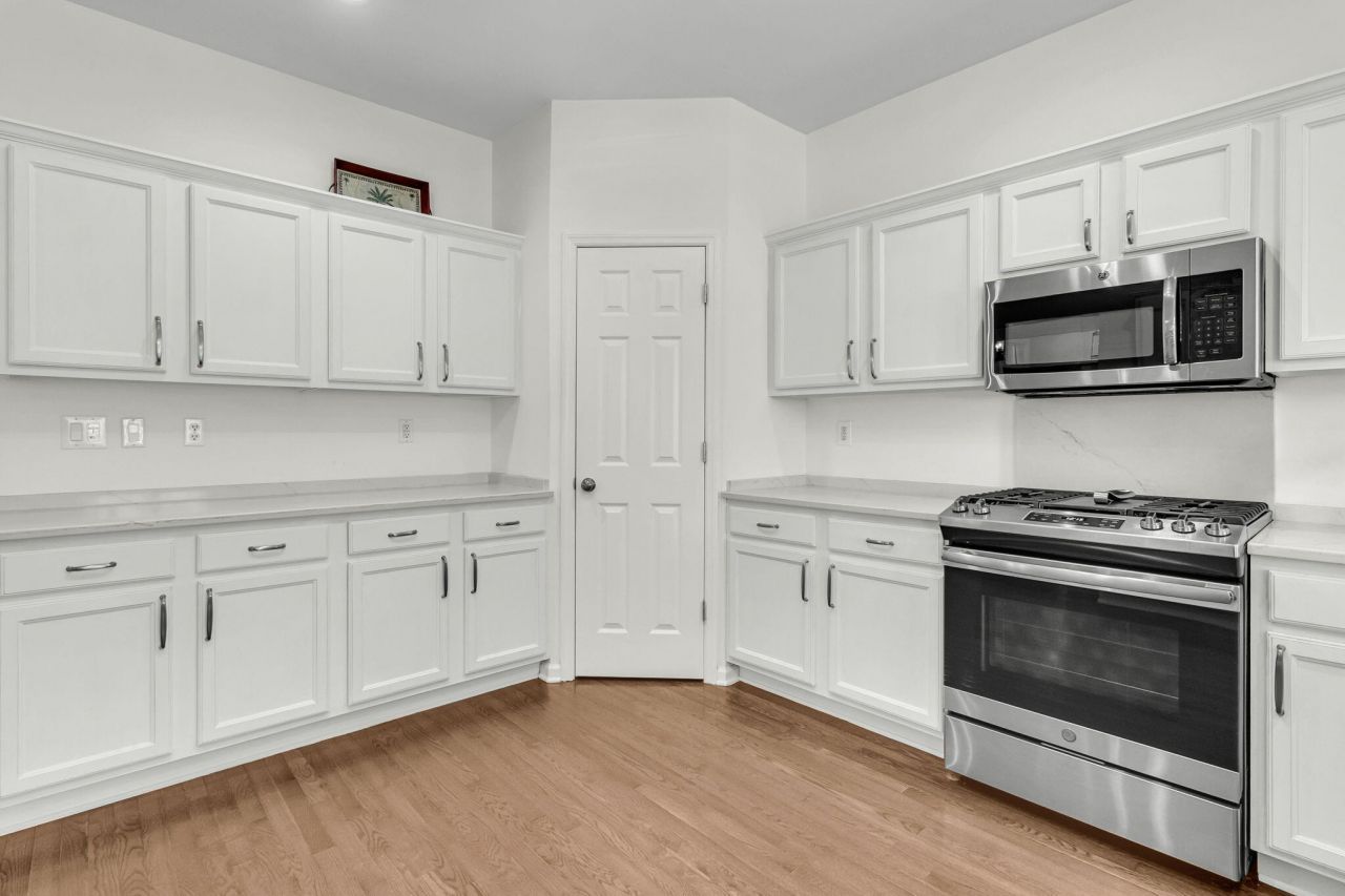 2447 Bergeron Way Photo 10