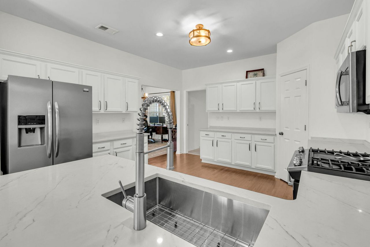 2447 Bergeron Way Photo 5