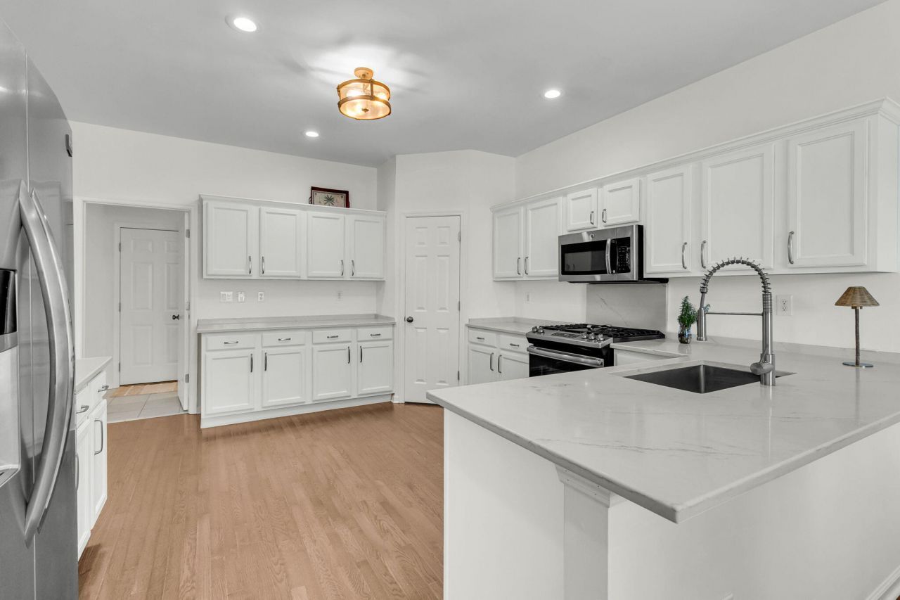 2447 Bergeron Way Photo 6