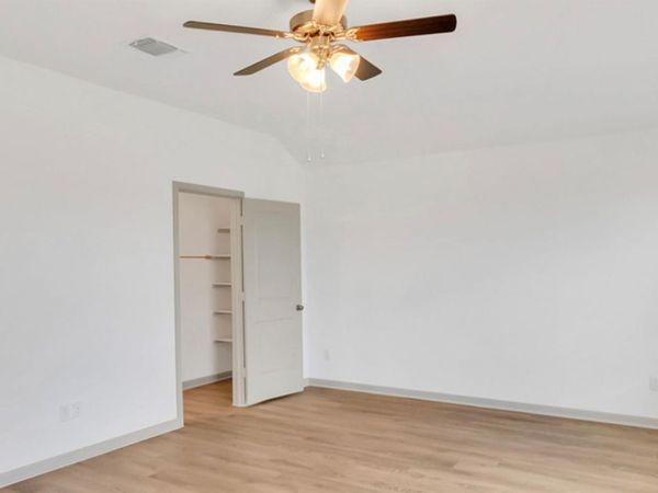 207 Sweetwater Creek LN, Hutto, TX 78634