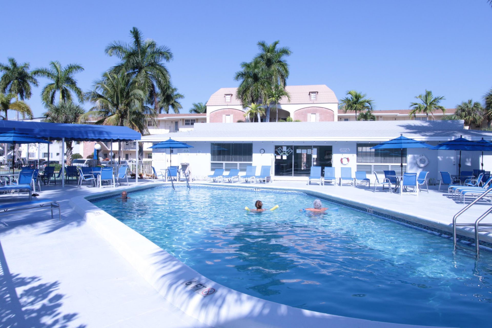 465 Paradise Isle Boulevard, Unit 305, Hallandale Beach, FL 33009 Photo