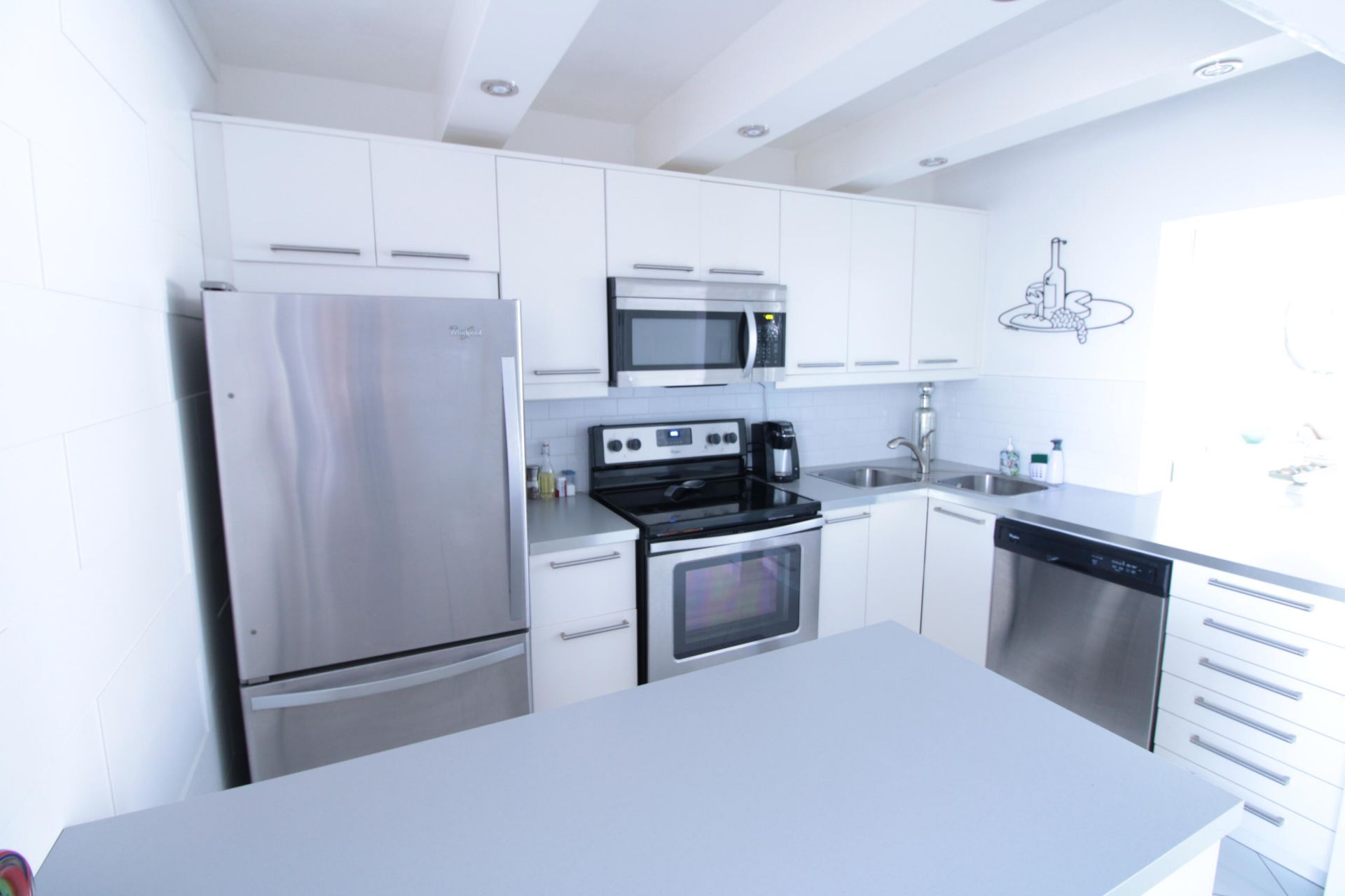 465 Paradise Isle Boulevard, Unit 305, Hallandale Beach, FL 33009 Photo