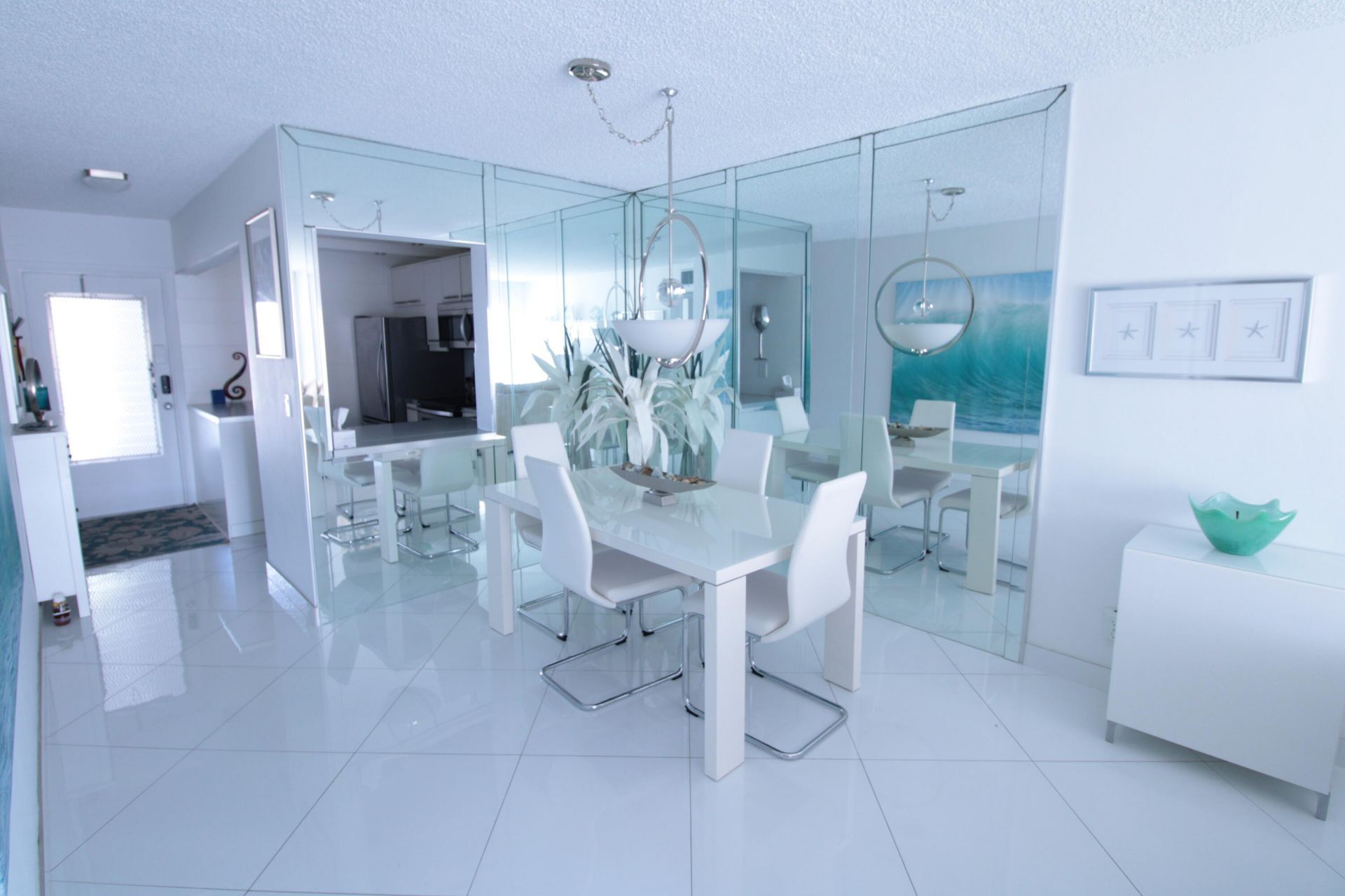 465 Paradise Isle Boulevard, Unit 305, Hallandale Beach, FL 33009 Photo