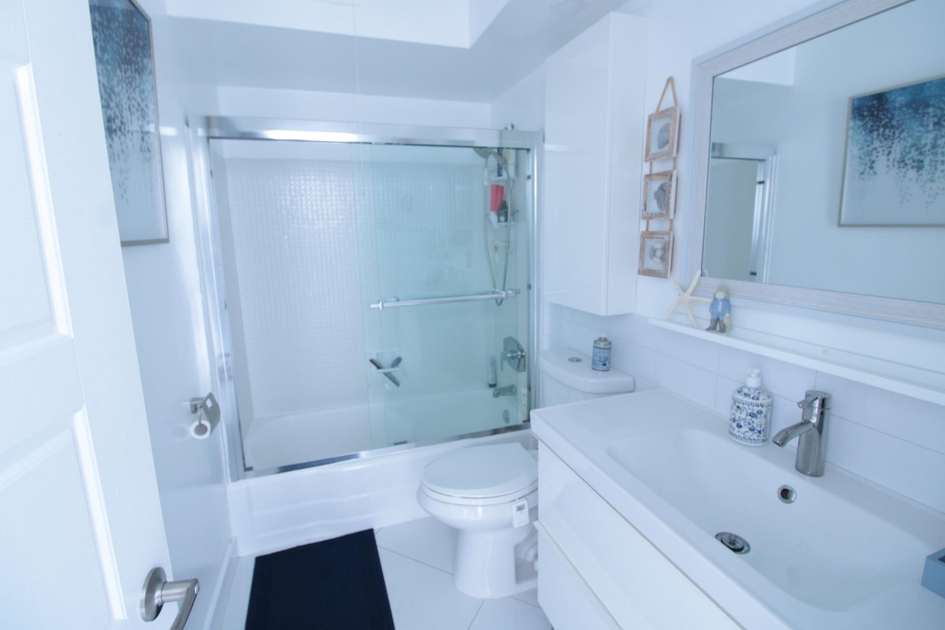 465 Paradise Isle Boulevard, Unit 305, Hallandale Beach, FL 33009 Photo