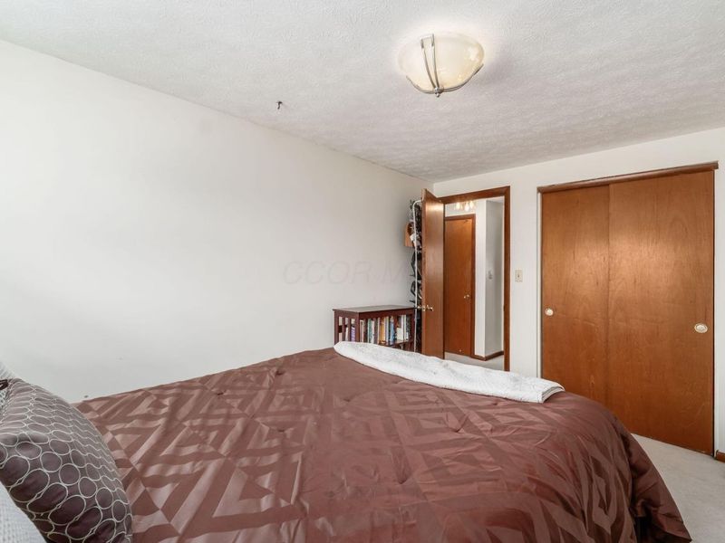 5226 Lindora Drive , Columbus, OH 43232 Photo 16