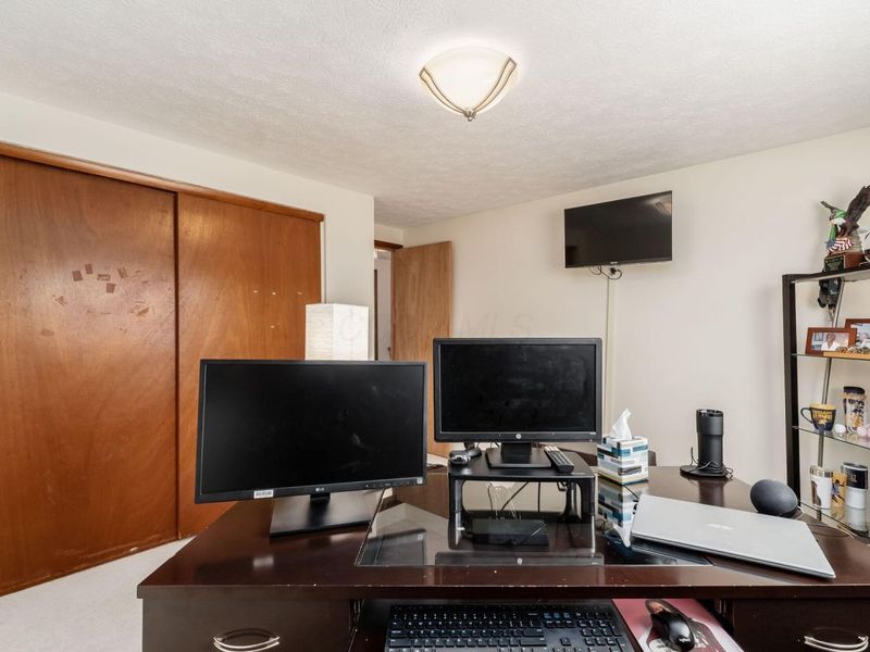 5226 Lindora Drive , Columbus, OH 43232 Photo 18