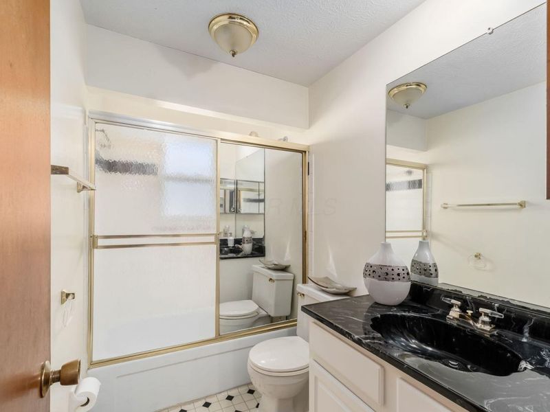 5226 Lindora Drive , Columbus, OH 43232 Photo 19