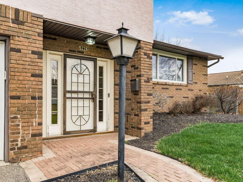5226 Lindora Drive , Columbus, OH 43232 Photo 2