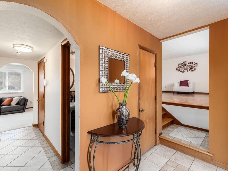 5226 Lindora Drive , Columbus, OH 43232 Photo 4